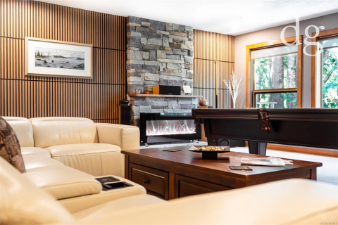 4991 Bella Vista Cres